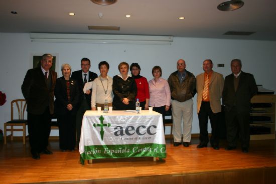 Charo de la Rosa sucede a José Luis Garre en la presidencia de la junta local de la Asociación Española Contra el Cáncer Charo de la Rosa sucede a José Luis Garre en la presidencia de la junta local de la Asociación Española Contra el Cáncer