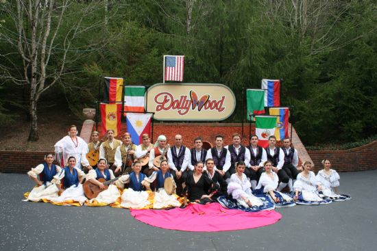 El grupo folklrico Villa de Alhama mostr todo su arte durante dos semanas en Dollywood en el estado de Tennesse