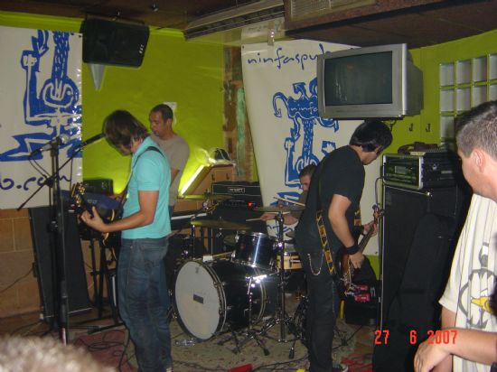 El Pub Ninfas nos trajo un concierto de los grupos Qualude y The Mistake que nos ofrecieron sus �ltimos trabajos