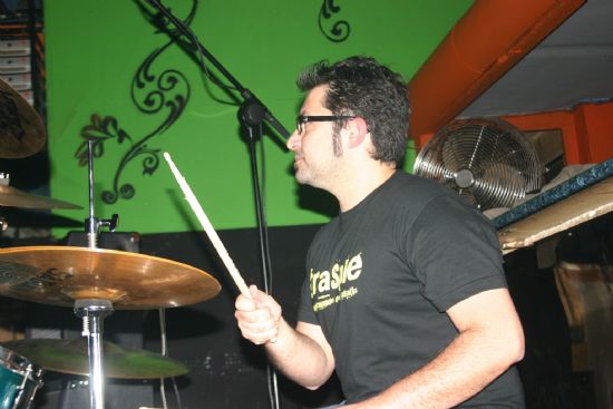 Desy es el bateria