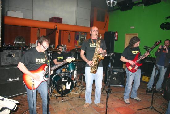 el grupo Traspi� cont� con la colaboraci�n de Chubi y Vicente al saxo y voz