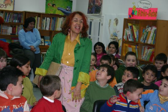 La maga Mercedes Carrión divirtió a los niños La maga Mercedes Carrión divirtió a los niños