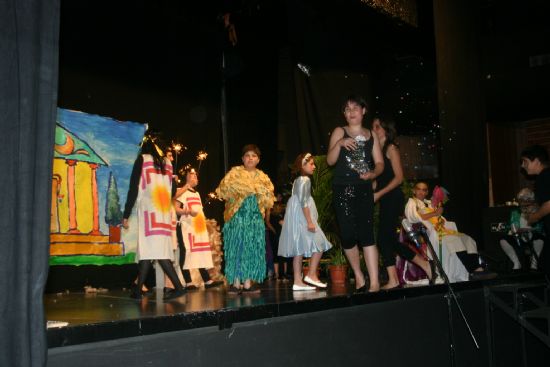 Alumnos de sexto de primaria del centro educativo Antonio Machado nos traen una opera popular de Mozart Alumnos de sexto de primaria del centro educativo Antonio Machado nos traen una opera popular de Mozart